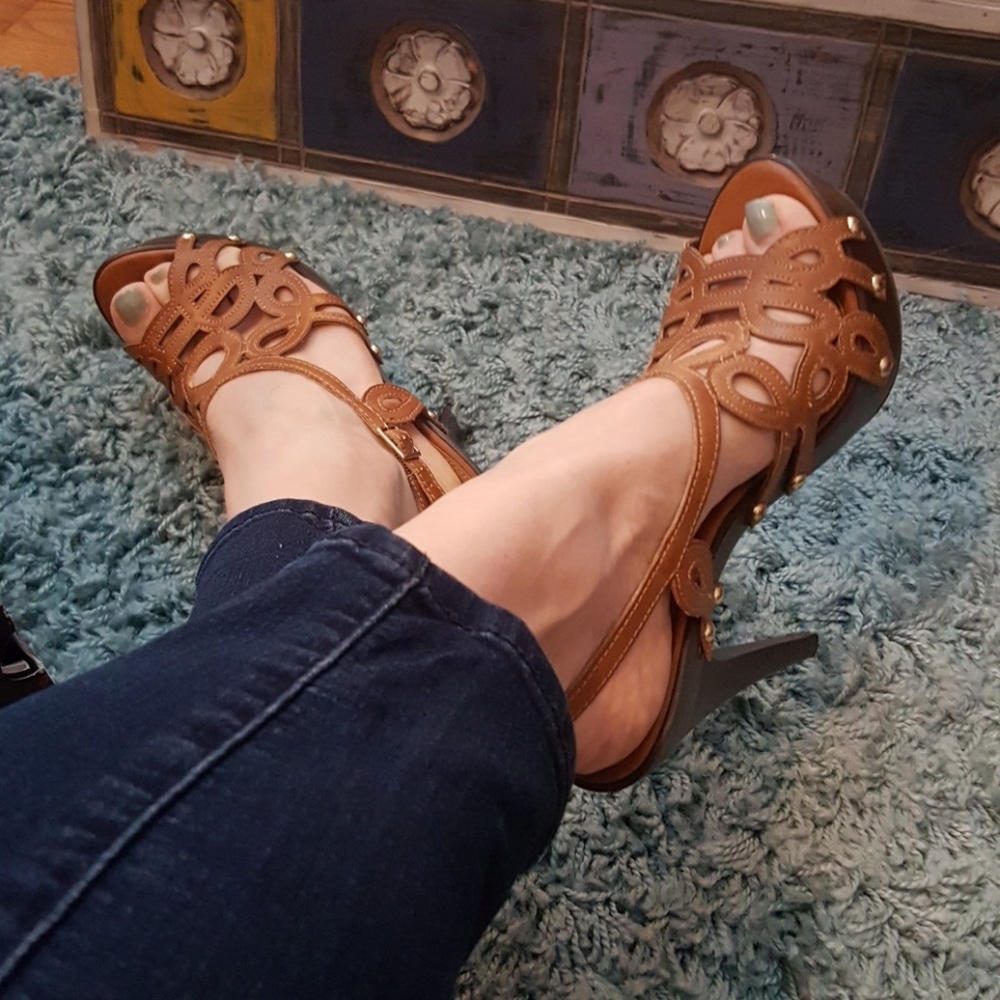 Shoes - Picture 2 of 5